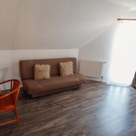 Megnyugtat-Lak Apartmanhaz Дем'єн Екстер'єр фото