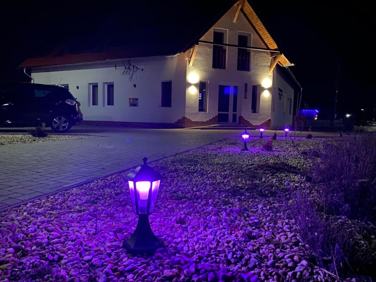 Megnyugtat-Lak Apartmanhaz Дем'єн Екстер'єр фото