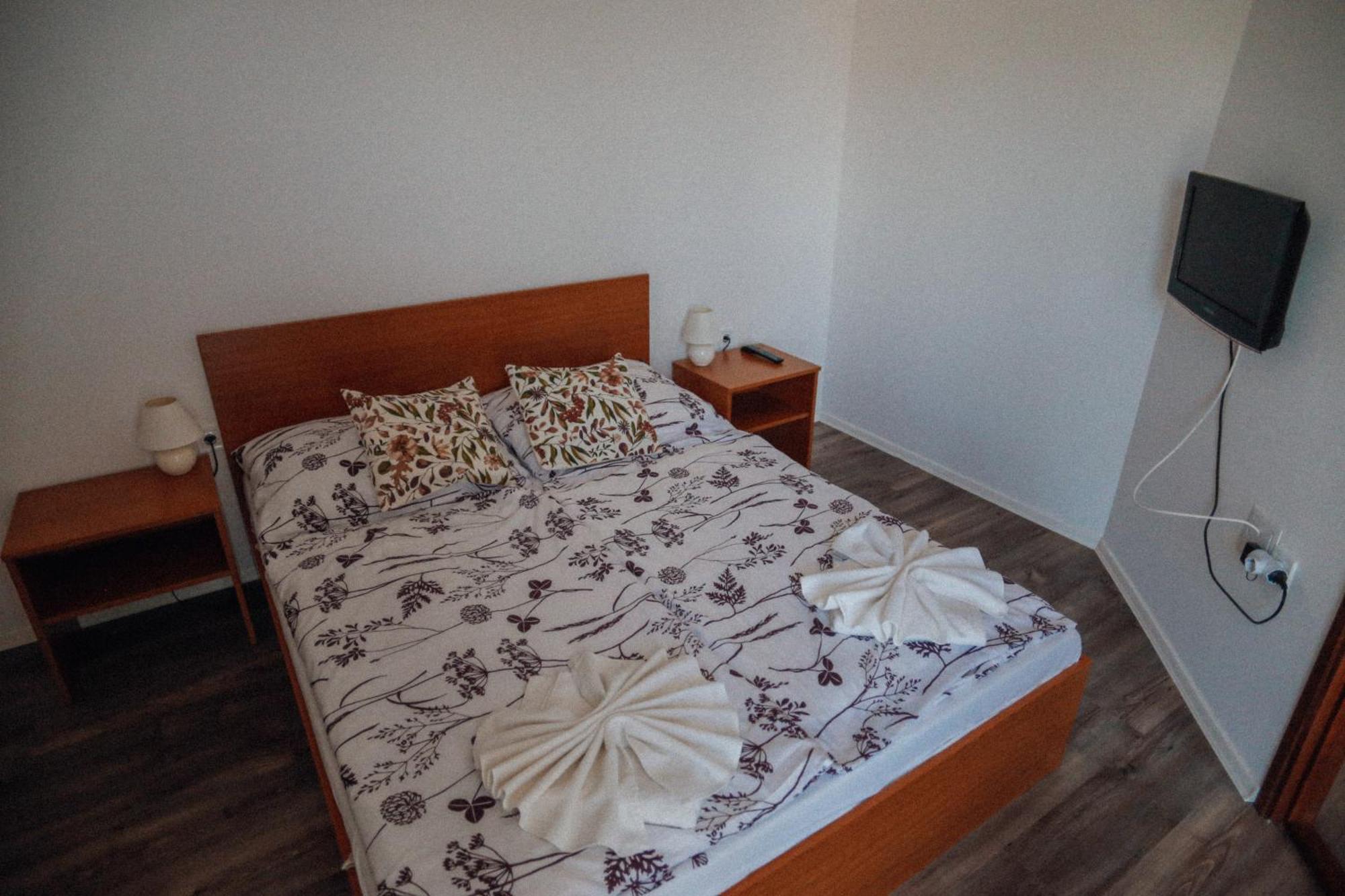Megnyugtat-Lak Apartmanhaz Дем'єн Екстер'єр фото