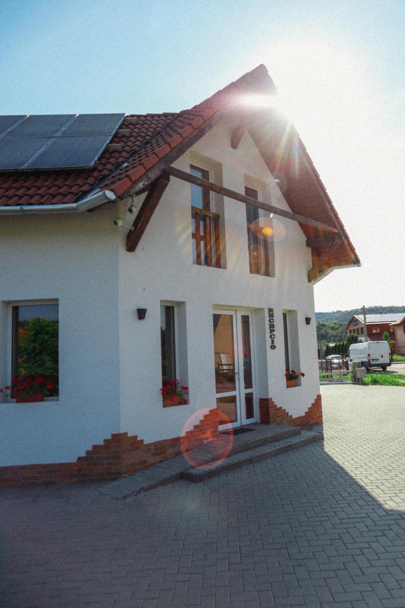 Megnyugtat-Lak Apartmanhaz Дем'єн Екстер'єр фото